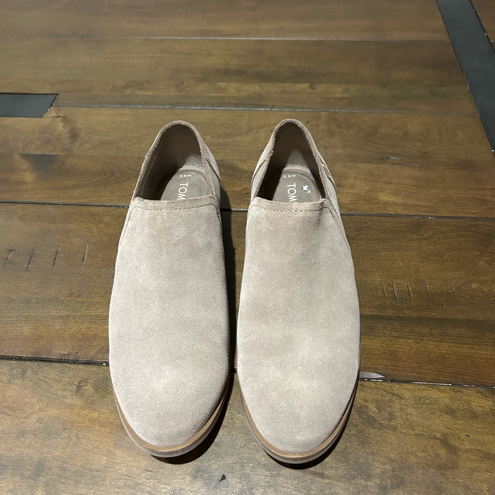 TOMS Women’s Beige Suede Loafers